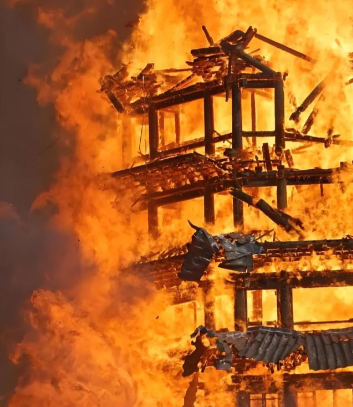 古法救火：古代火灾中的智慧与勇气